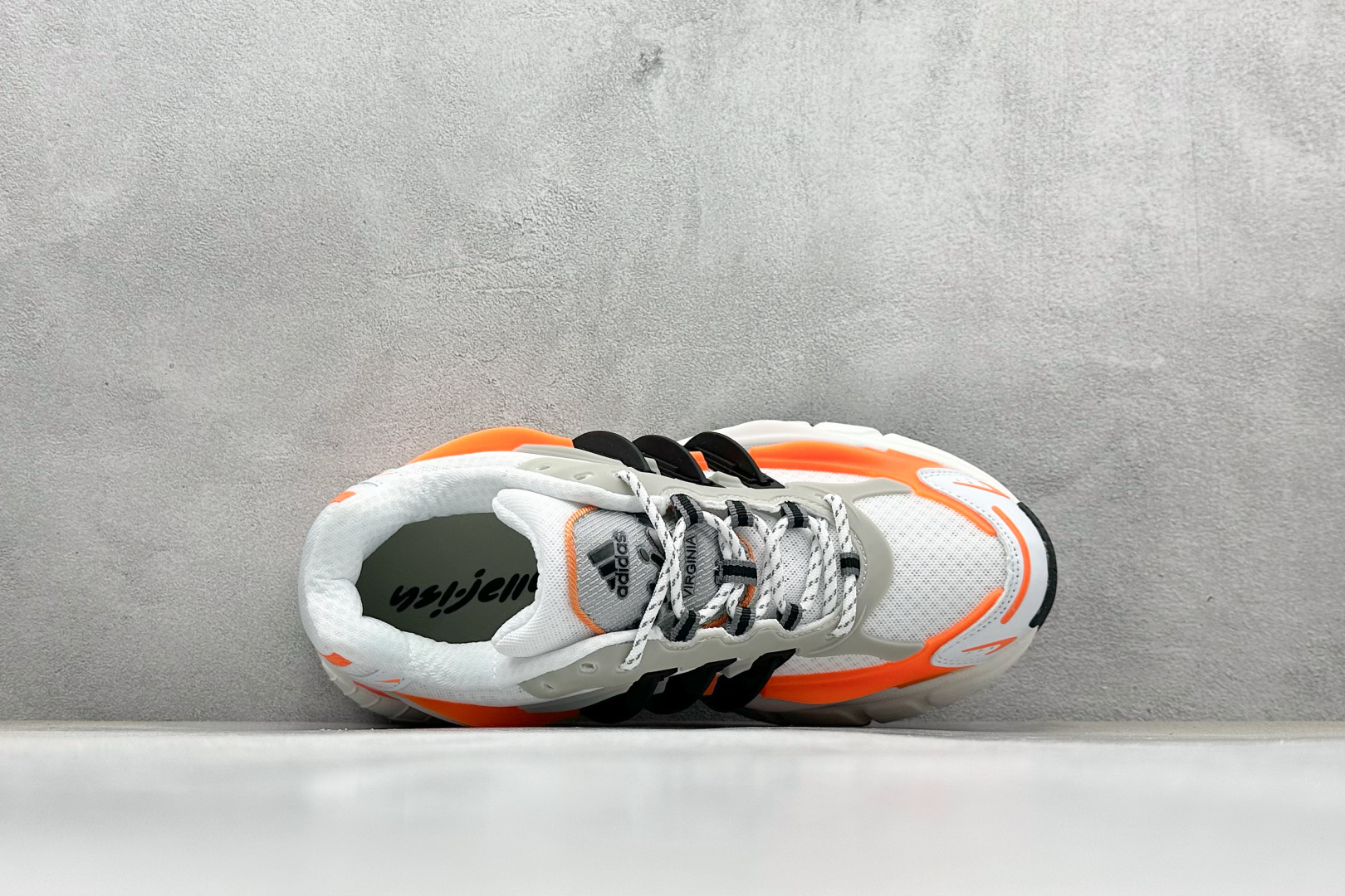 300 AdidOriginals Adistar Jellyfish 阿迪复古舒适防滑减震运动鞋 JP9261