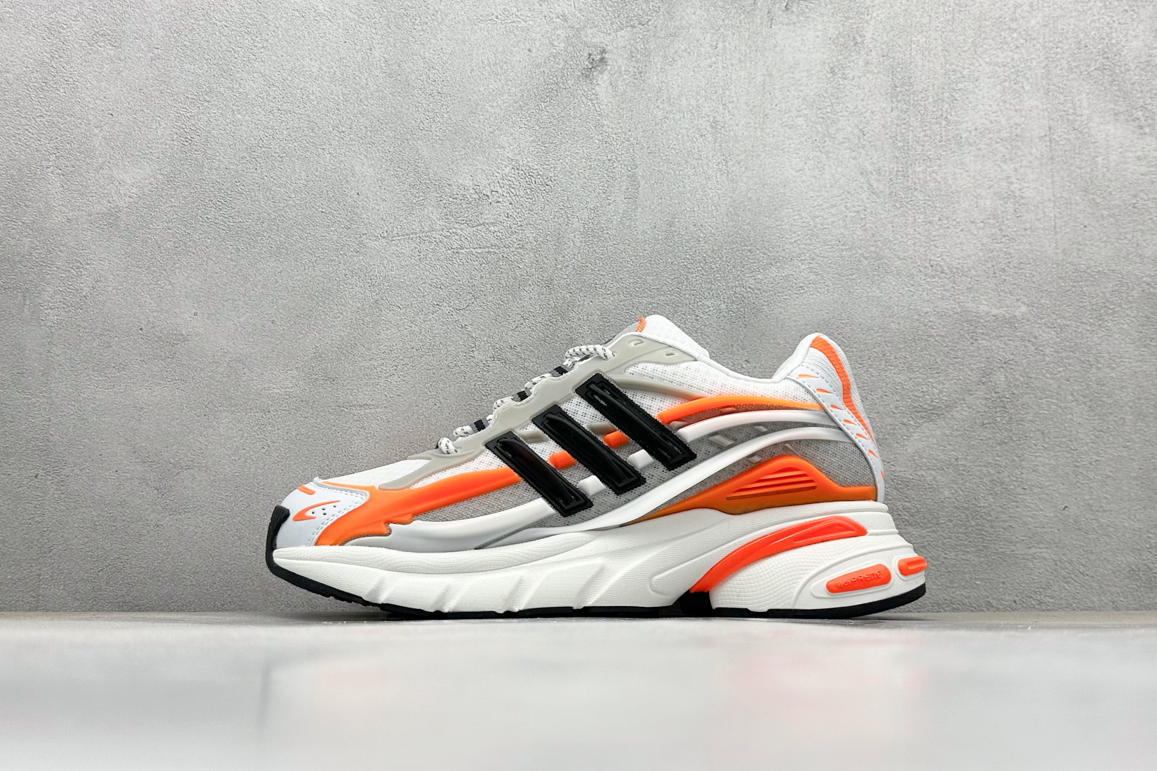 300 AdidOriginals Adistar Jellyfish 阿迪复古舒适防滑减震运动鞋 JP9261