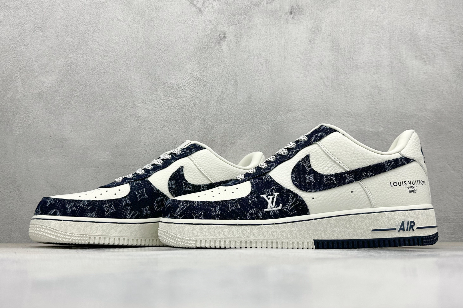 💰280 LY专供 免税渠道公司货
【NK】Nike Air Force 1'07 Low LV联名 深蓝牛仔 空军一号低帮休闲板鞋
#原楦头原纸板 原装鞋盒 原厂鞋底 超高清洁度 细节完美
货号：SC0601-553
尺码：36 36.5 37.5 38 38.5 39 40 40.5 41 42 42.5 43 44 44.5 45 
编码：36