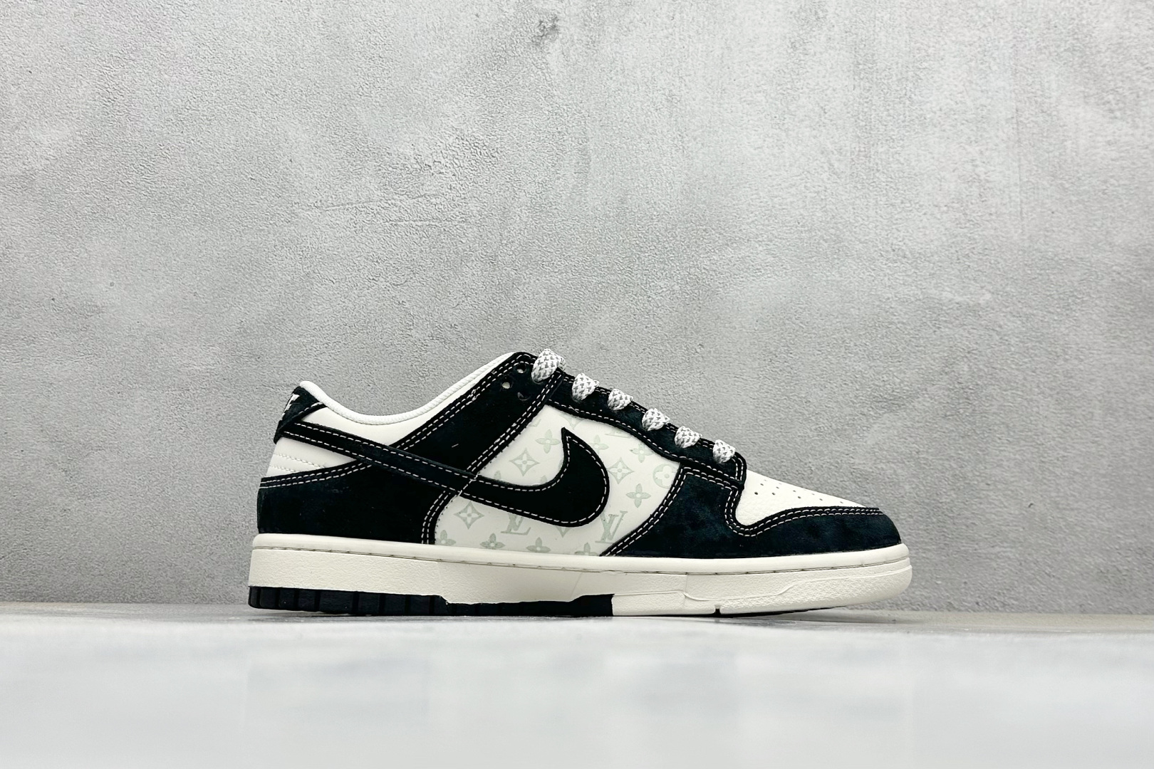 280 XC版Nike SB Dunk Low x Louis Vuitt黑白  CX5050-Y03