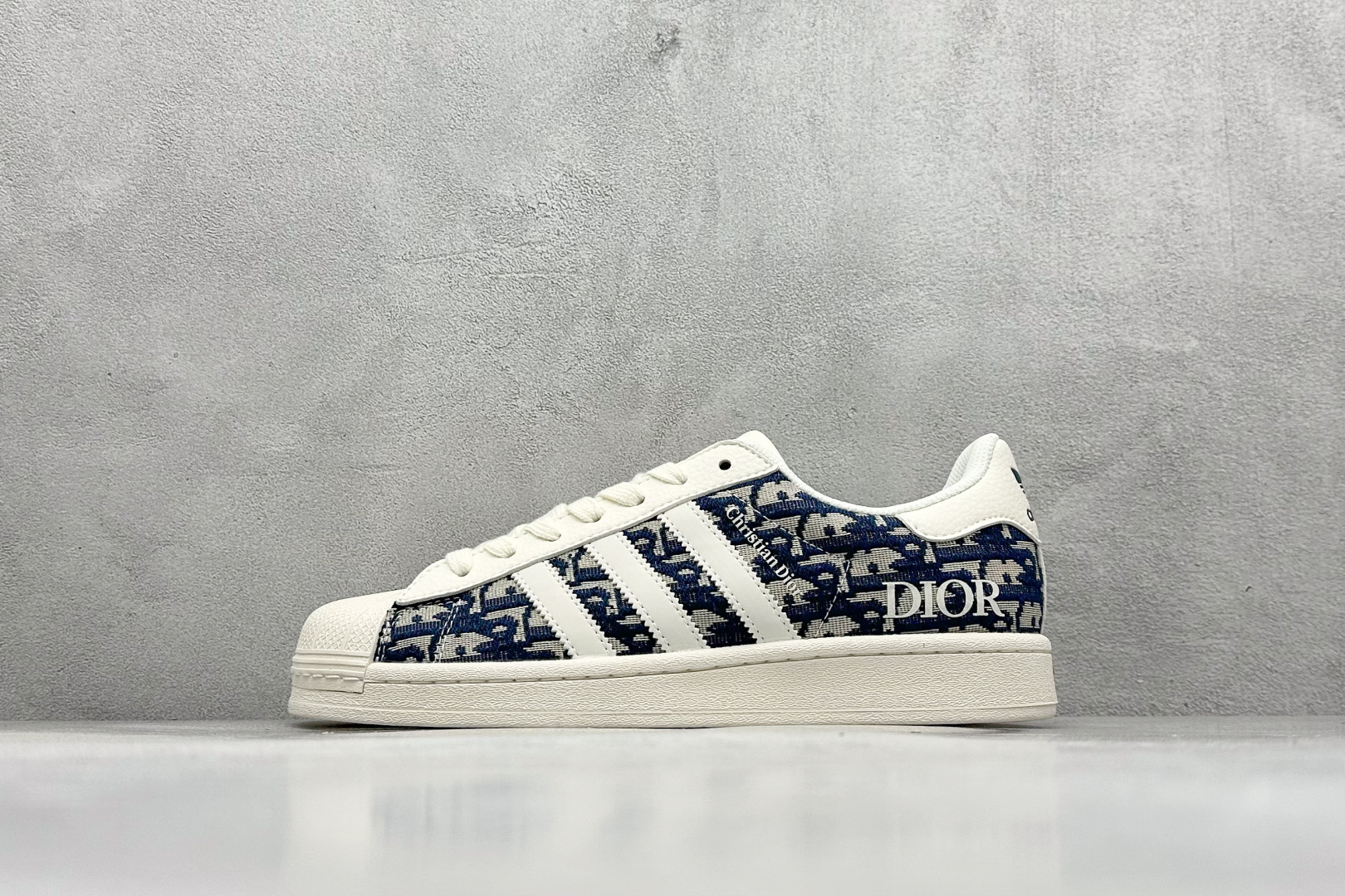 220 AdidOriginals Superstar 联名款贝壳头  JY8913