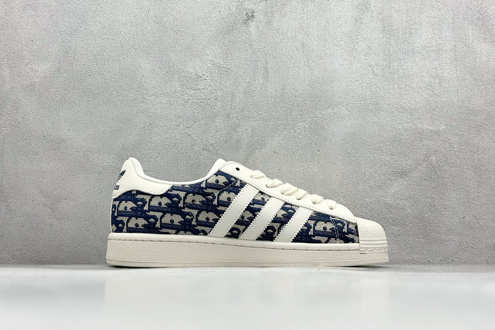 220 AdidOriginals Superstar 联名款贝壳头  JY8913
