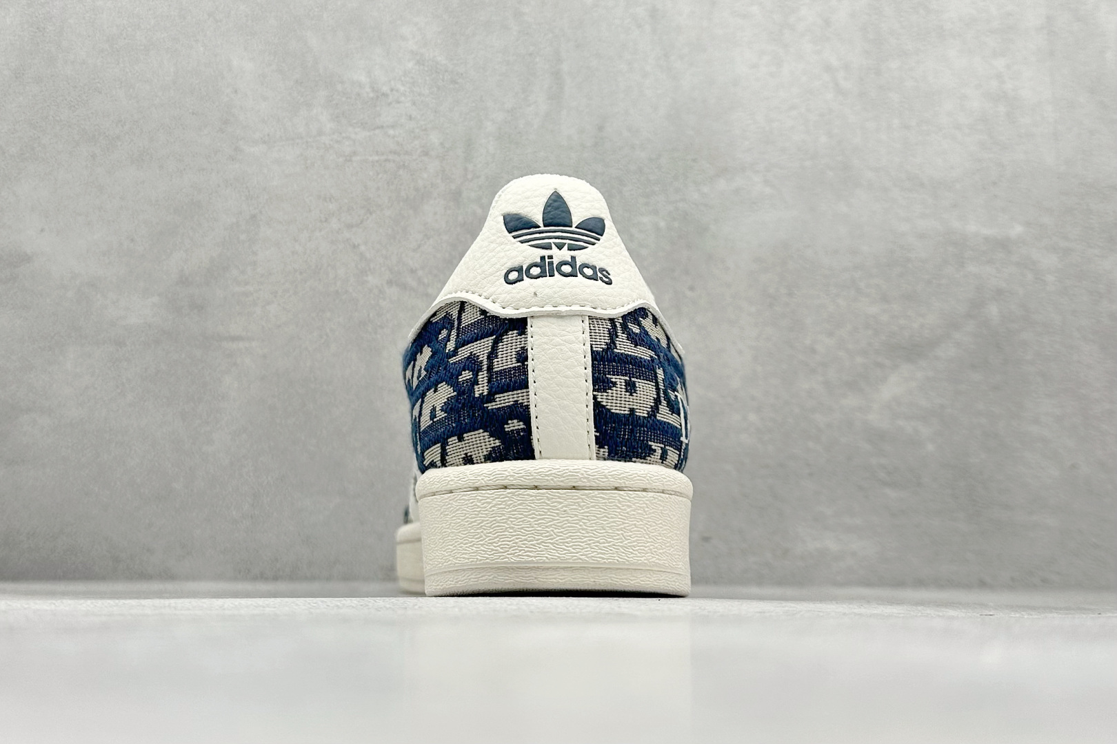 220 AdidOriginals Superstar 联名款贝壳头  JY8913