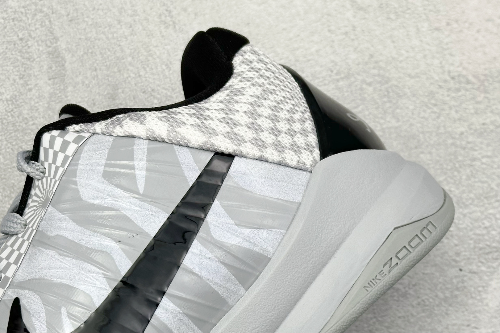  放店私
纯原Nike Zoom Kobe 5 ZEBRA 科比5马赛克斑马配色 专业实战篮球鞋
#独