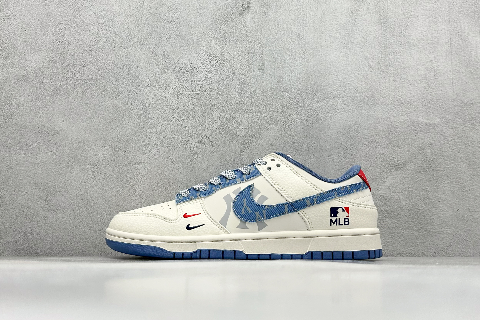 240 Nike SB Dunk Low “MLB联名——灰蓝红”高端定制 低帮休闲板鞋  HS8068-056