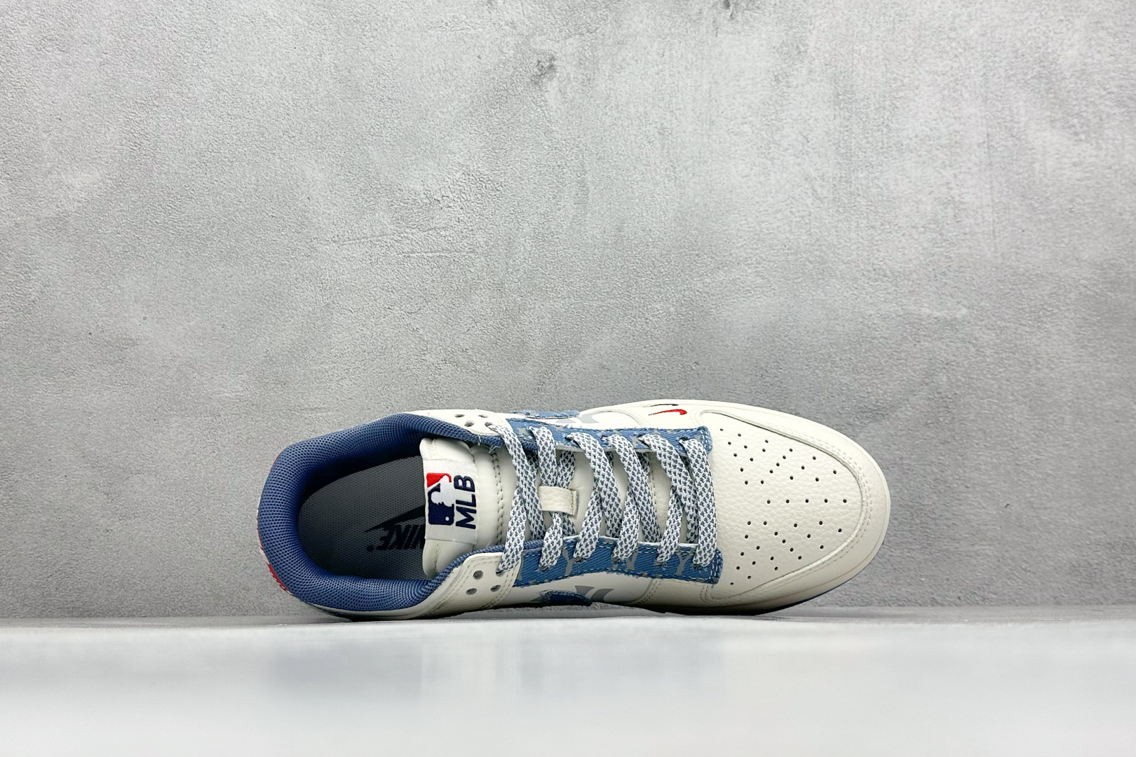 240 Nike SB Dunk Low “MLB联名——灰蓝红”高端定制 低帮休闲板鞋  HS8068-056