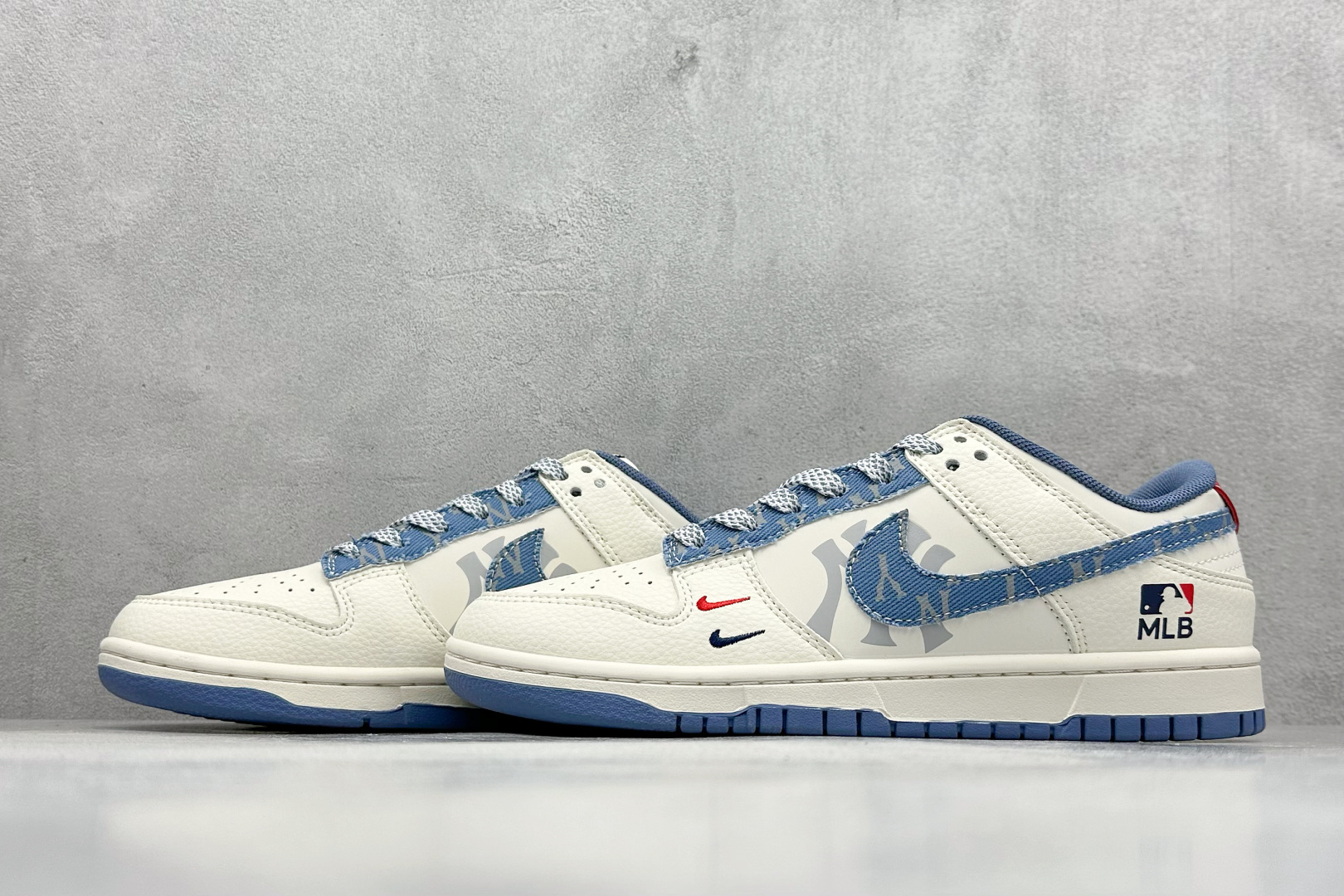 240 Nike SB Dunk Low “MLB联名——灰蓝红”高端定制 低帮休闲板鞋  HS8068-056