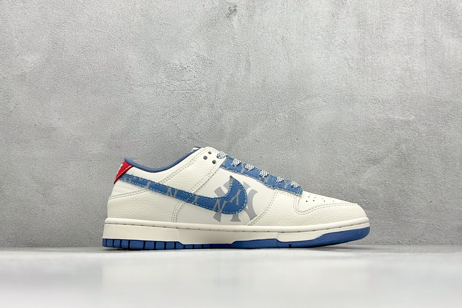 240 Nike SB Dunk Low “MLB联名——灰蓝红”高端定制 低帮休闲板鞋  HS8068-056