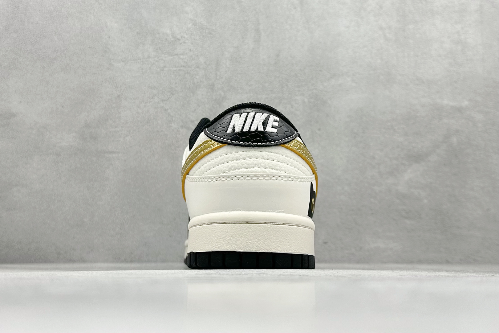 240 Nike SB Dunk Low “supre联名——罗小黑”高端定制 低帮休闲板鞋 HS2506-230