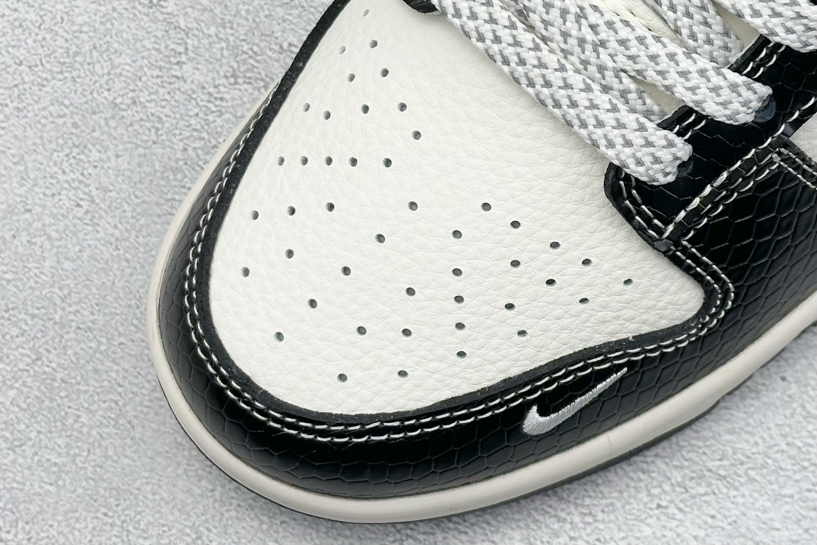 240 Nike SB Dunk Low “supre联名——罗小黑”高端定制 低帮休闲板鞋 HS2506-230