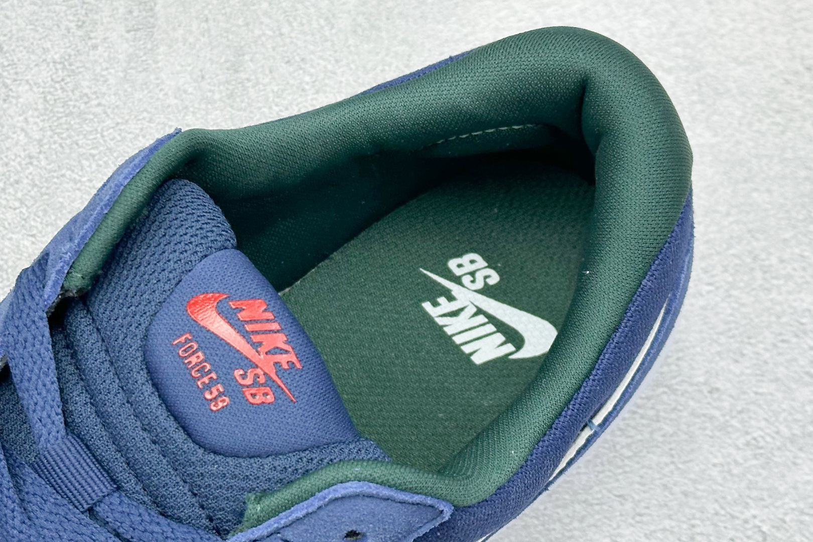 160 FS版 Nike SB Force 58 硫化杯底 传统篮球风格 Nike SB Force 58 男/女滑板鞋采用包边设计  CZ2959-402