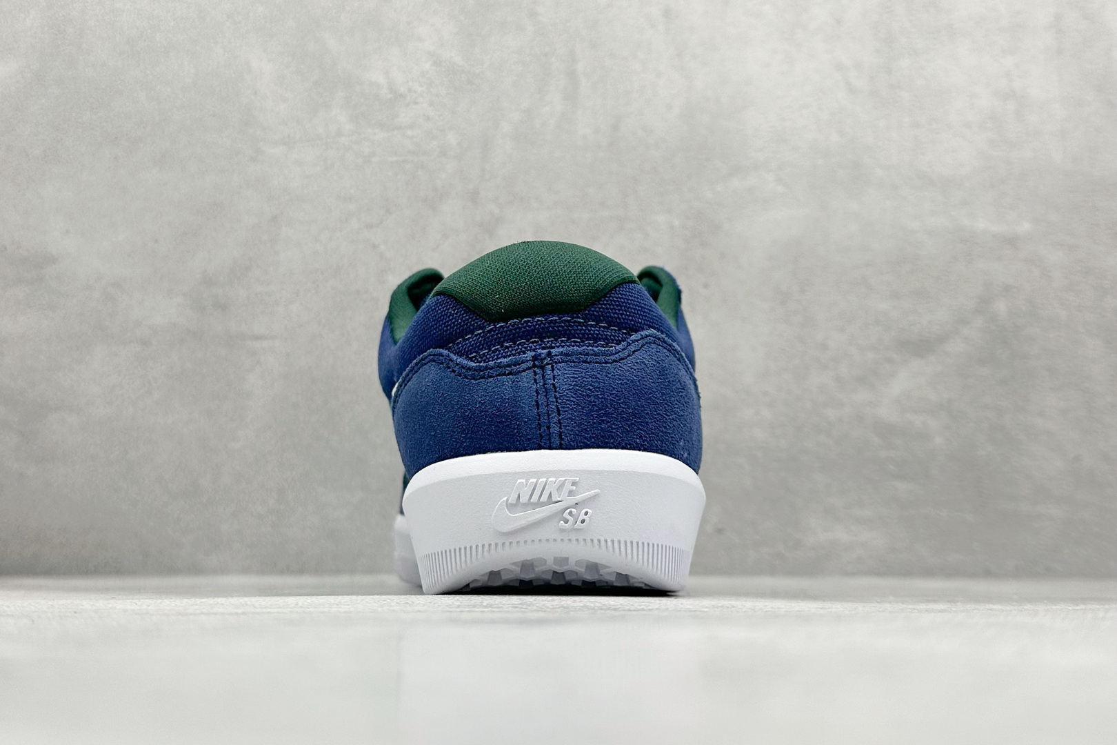 160 FS版 Nike SB Force 58 硫化杯底 传统篮球风格 Nike SB Force 58 男/女滑板鞋采用包边设计  CZ2959-402