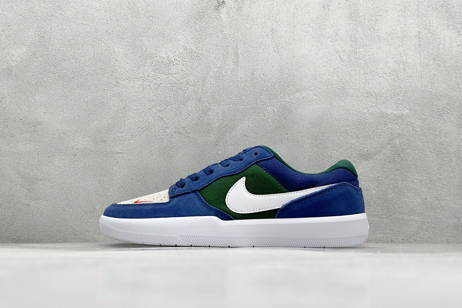 160 FS版 Nike SB Force 58 硫化杯底 传统篮球风格 Nike SB Force 58 男/女滑板鞋采用包边设计  CZ2959-402