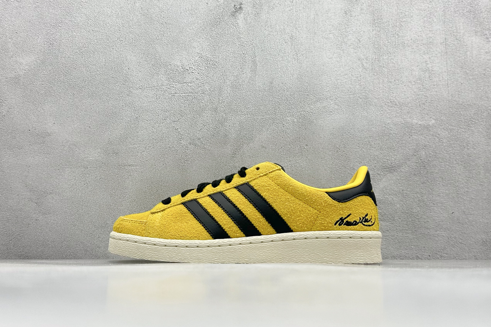 250 S2纯原 Bruce Lee x AD 阿迪 联名款低帮休闲板鞋  JR1597