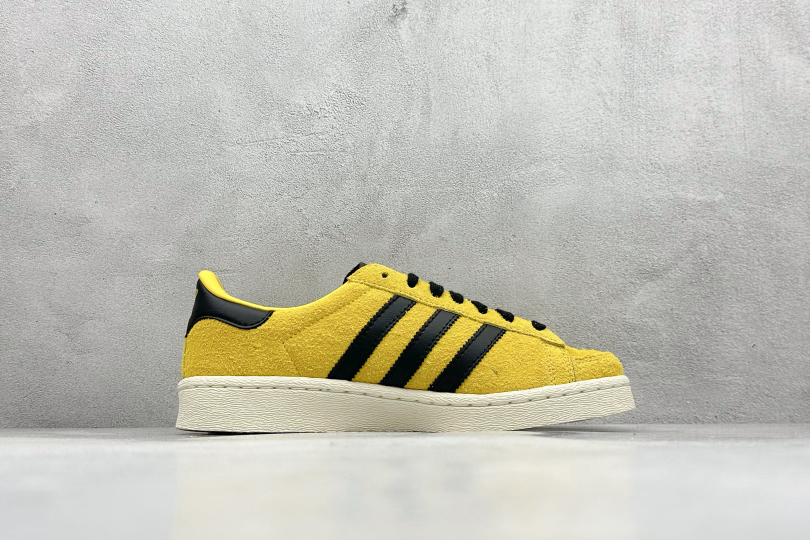 250 S2纯原 Bruce Lee x AD 阿迪 联名款低帮休闲板鞋  JR1597