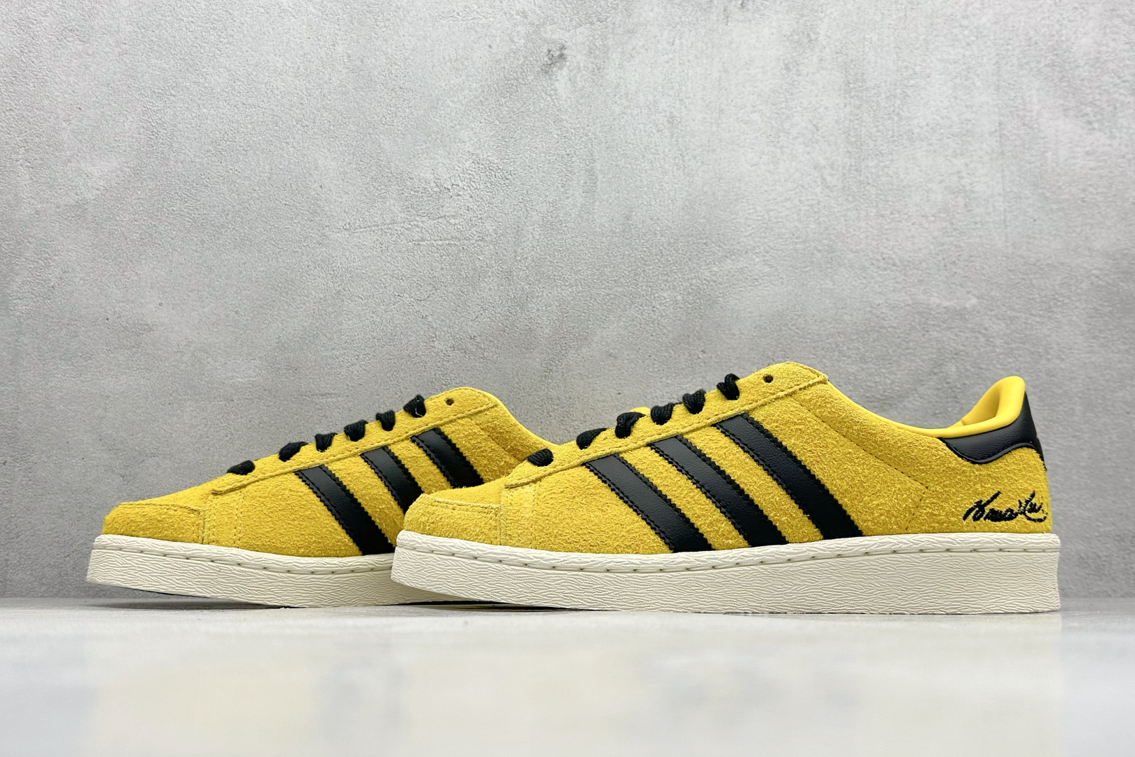 250 S2纯原 Bruce Lee x AD 阿迪 联名款低帮休闲板鞋  JR1597