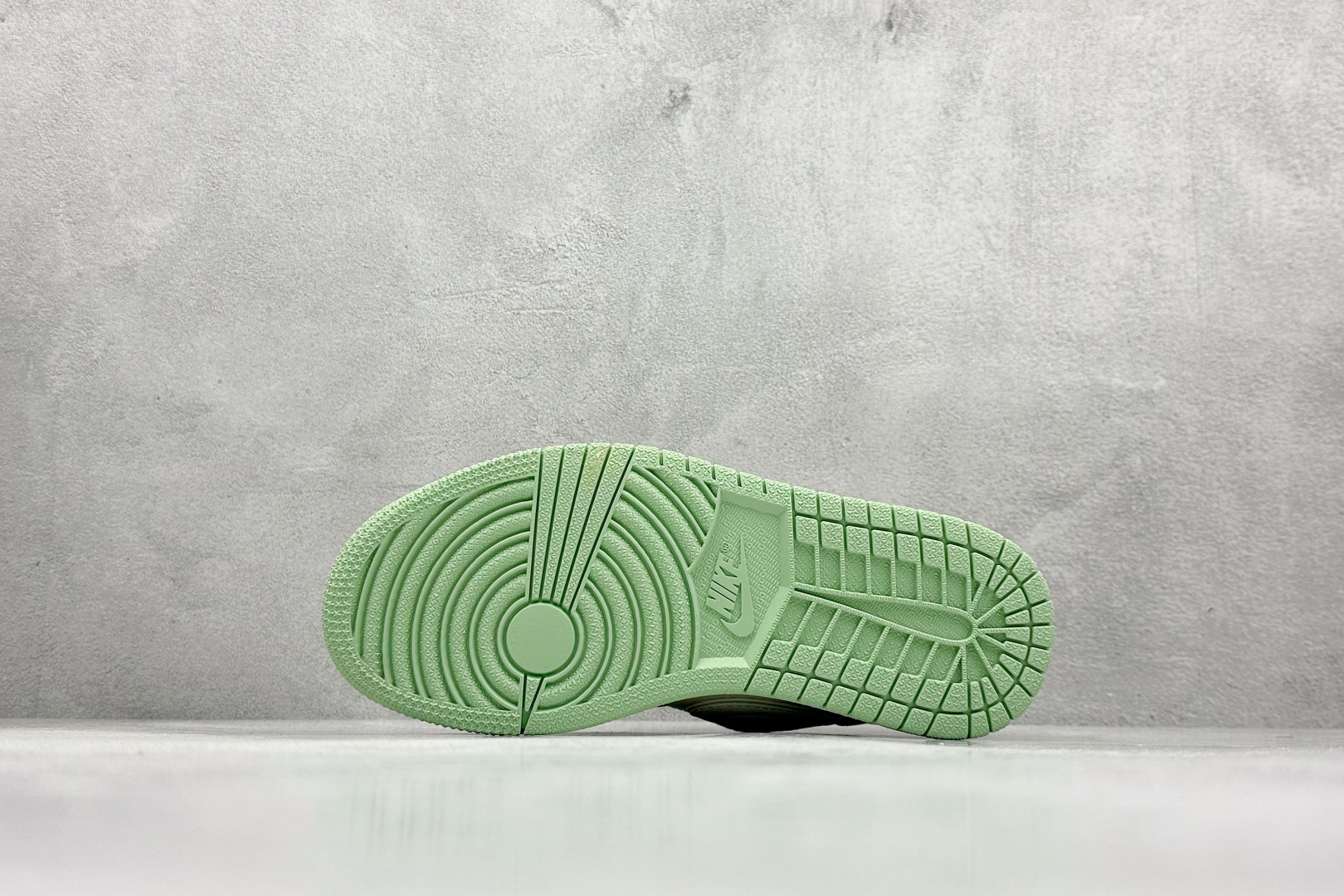 280 XC版Air Jordan 1 Retro Low x LABUBU 米绿拉布布 QR2025-006