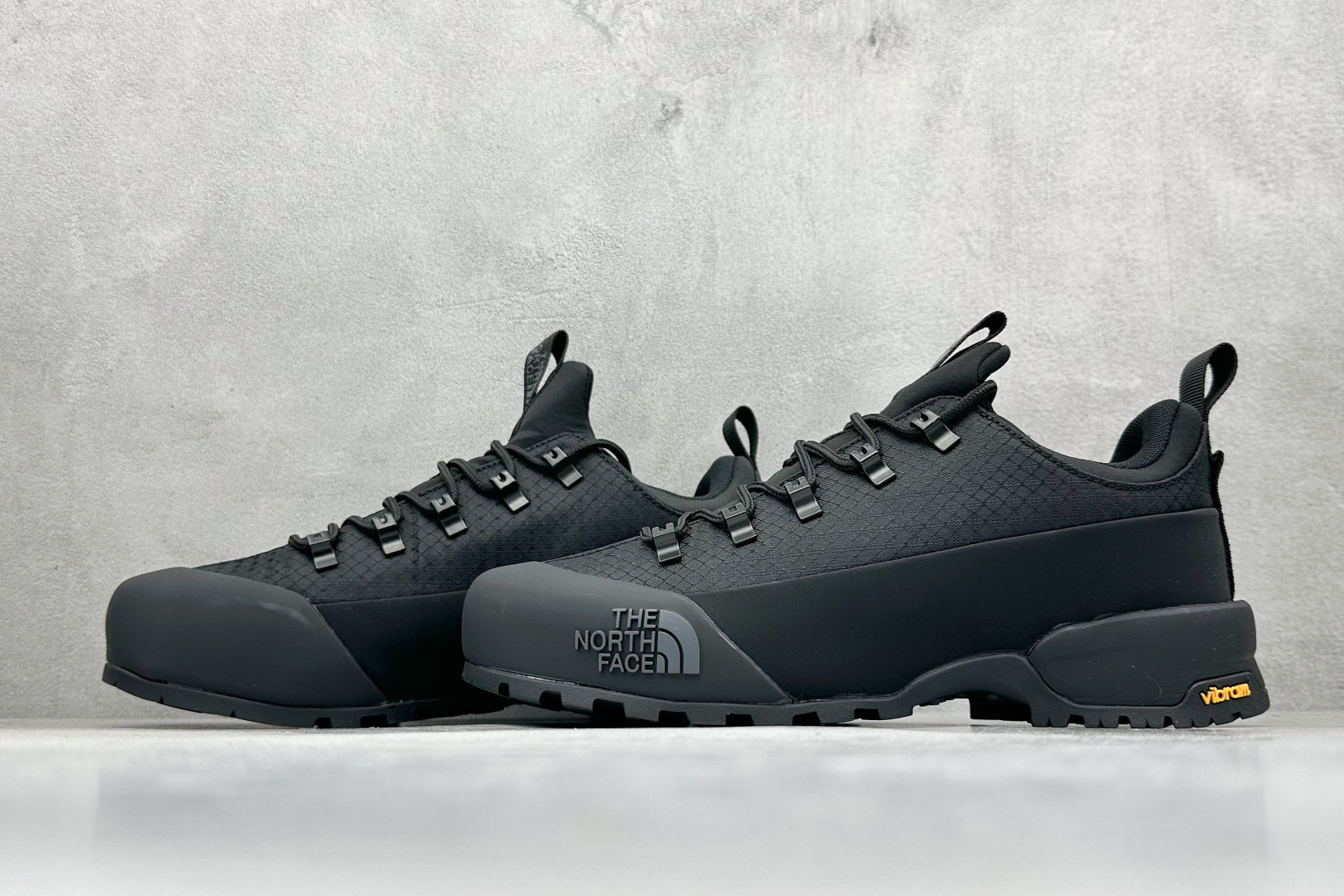 240 The North Face 北面 户外运动休闲登山鞋越野徒步鞋