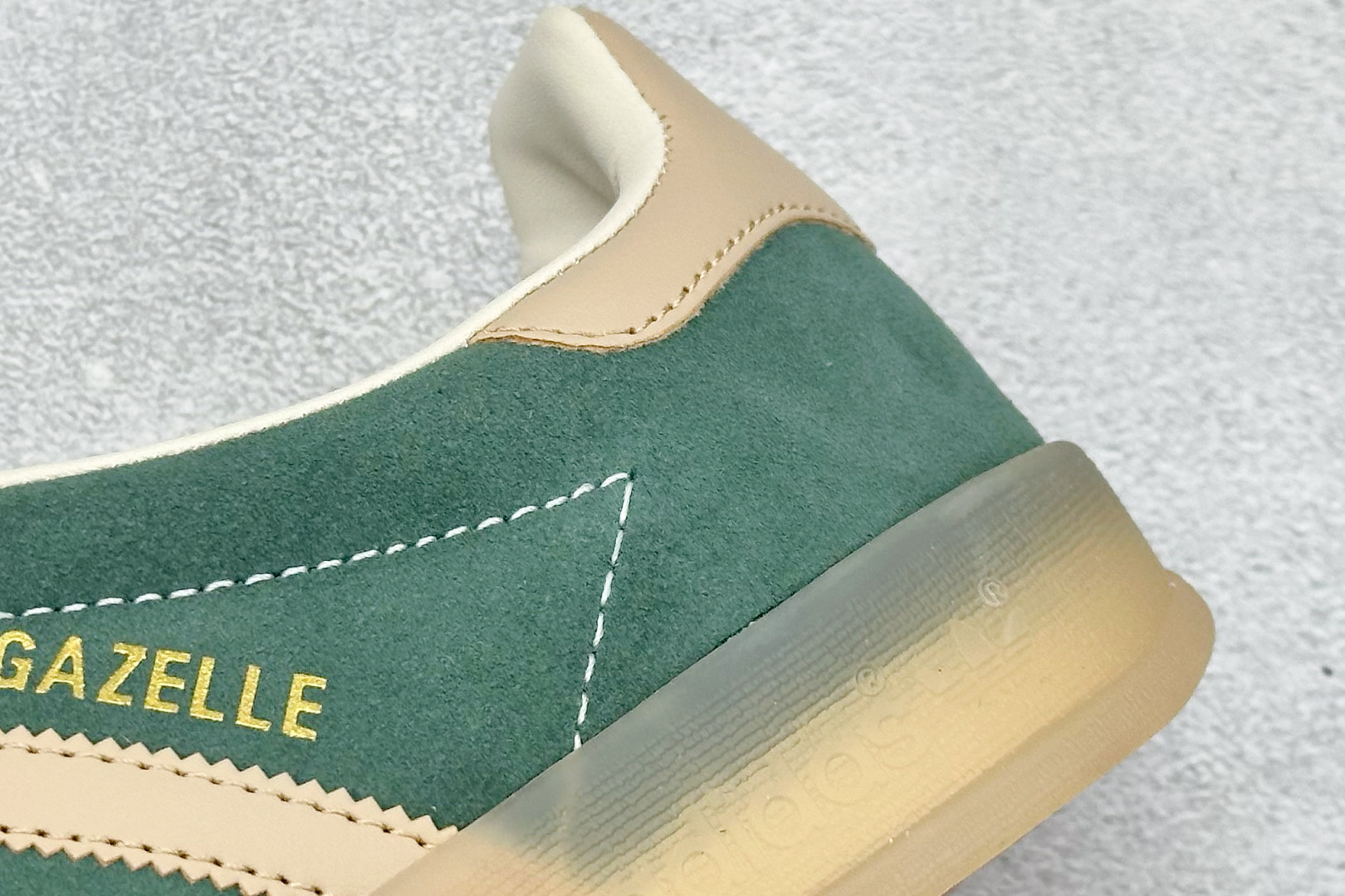 160 AdidOriginals Gazelle Indoor 三叶草复古休闲防滑耐磨低帮板鞋 JH5402