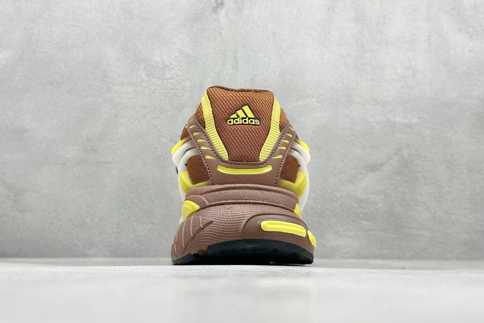 300 AdidOriginals Adistar Jellyfish 阿迪复古舒适防滑减震运动鞋 JP9270