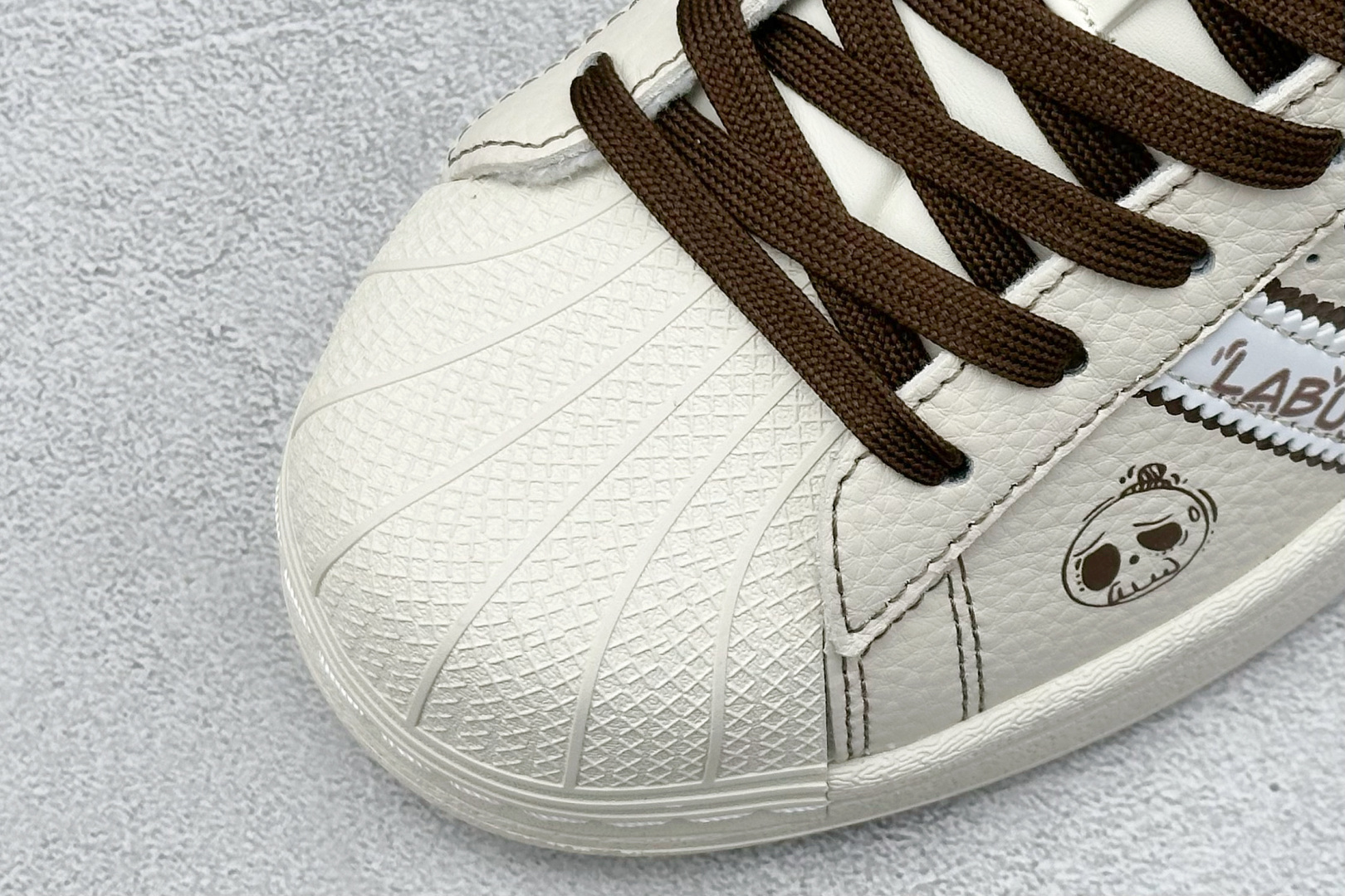 220 AD Originals Superstar x LABUBU 白棕  DS0028