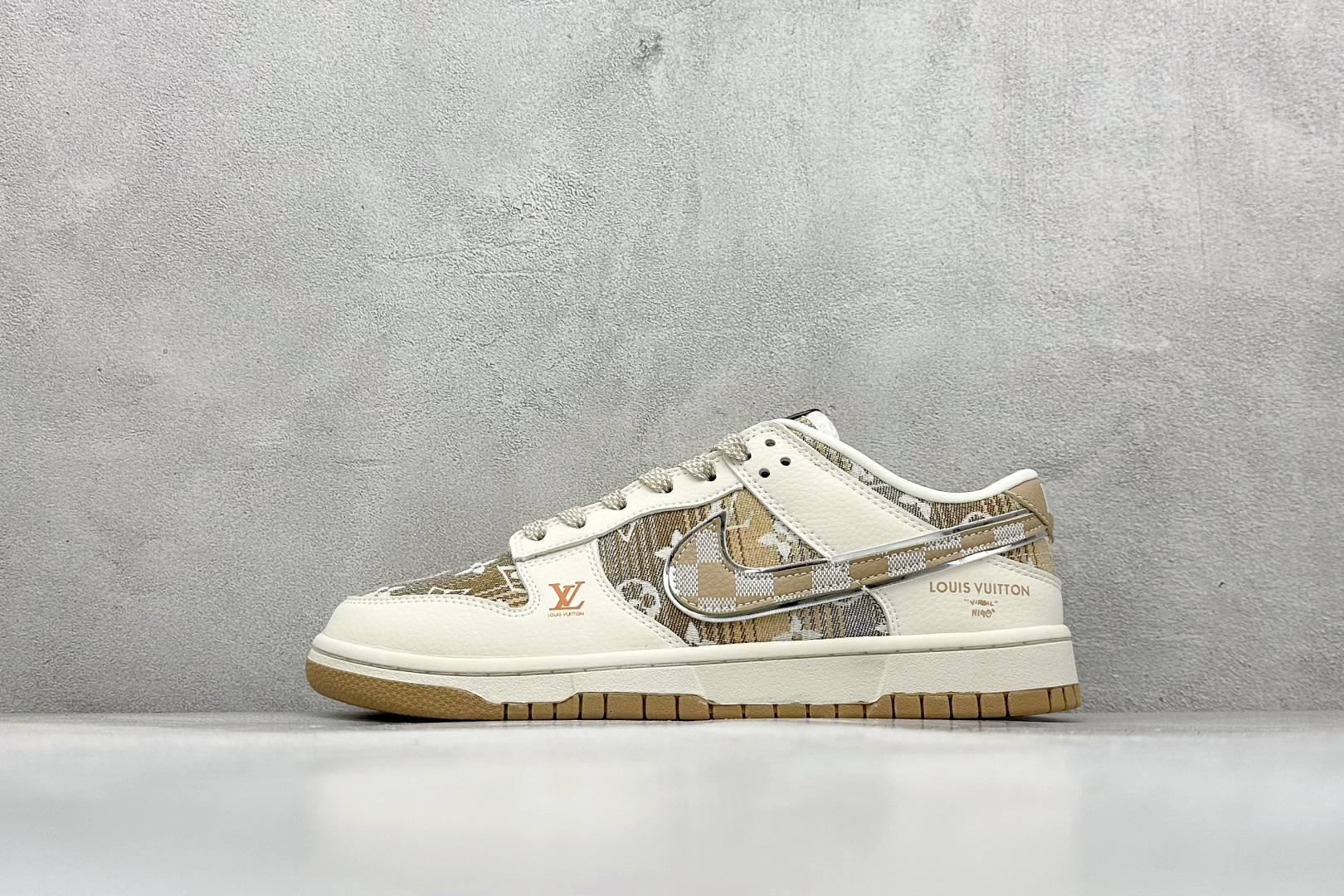 240 Nike SB Dunk Low “路易威登LV联名---米白黄帆布印花” 高端定制 低帮休闲板鞋  DS6608-006