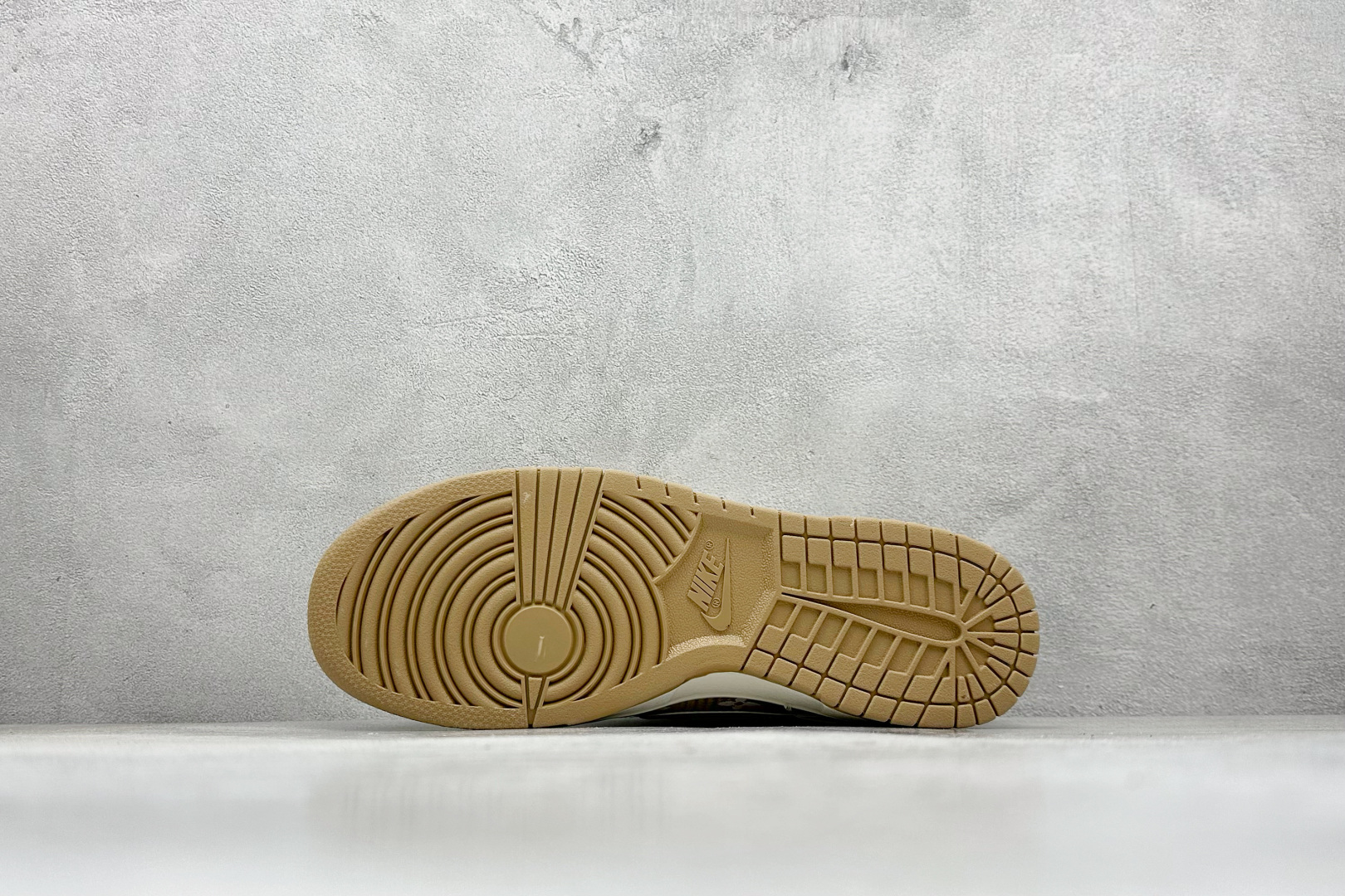 240 Nike SB Dunk Low “路易威登LV联名---米白黄帆布印花” 高端定制 低帮休闲板鞋  DS6608-006