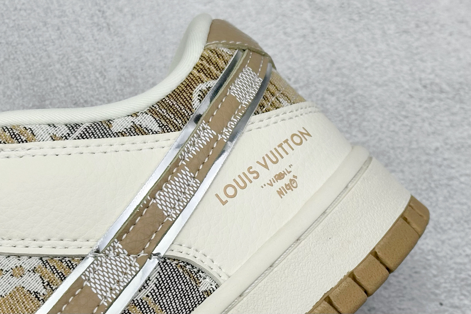 240 Nike SB Dunk Low “路易威登LV联名---米白黄帆布印花” 高端定制 低帮休闲板鞋  DS6608-006
