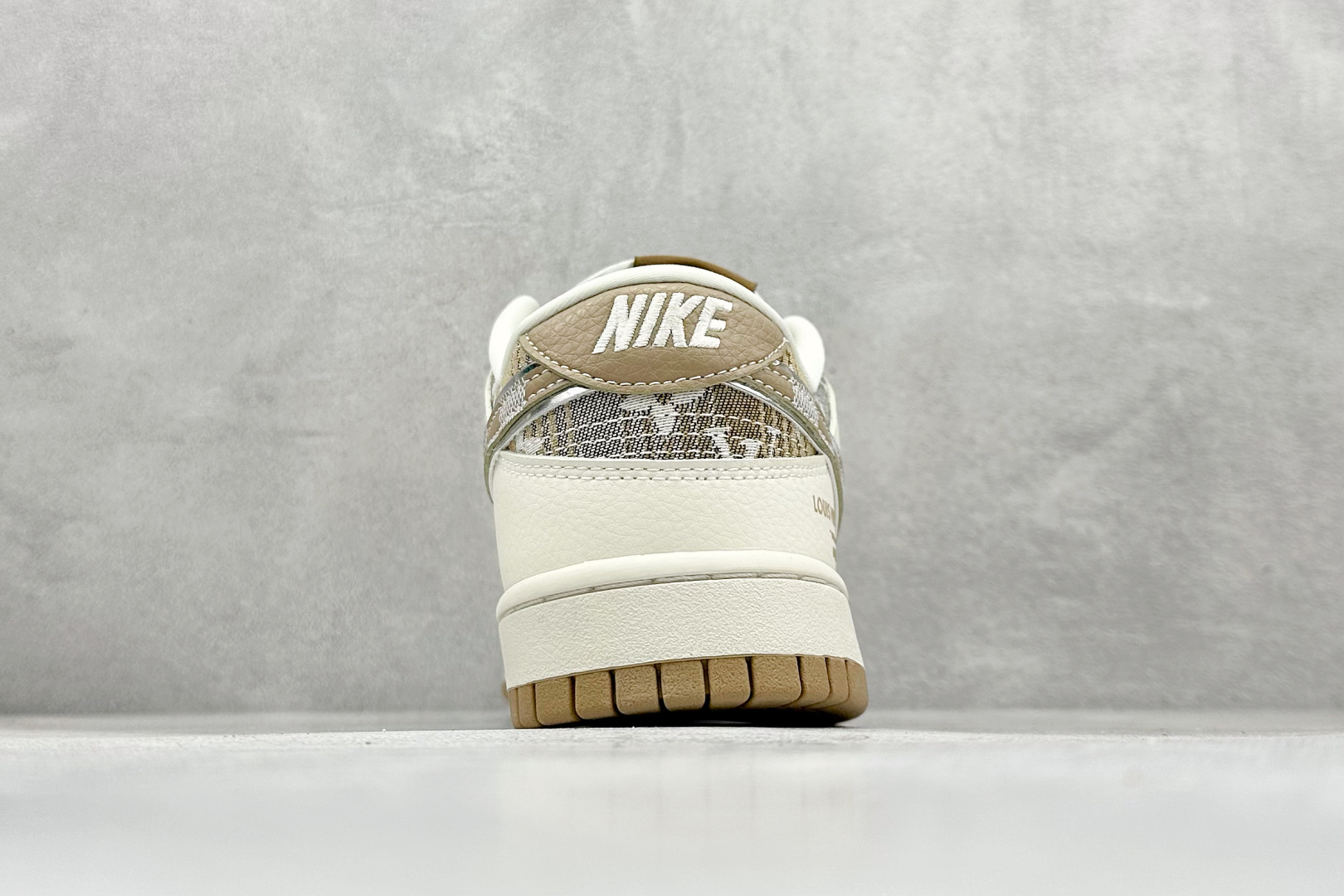 240 Nike SB Dunk Low “路易威登LV联名---米白黄帆布印花” 高端定制 低帮休闲板鞋  DS6608-006