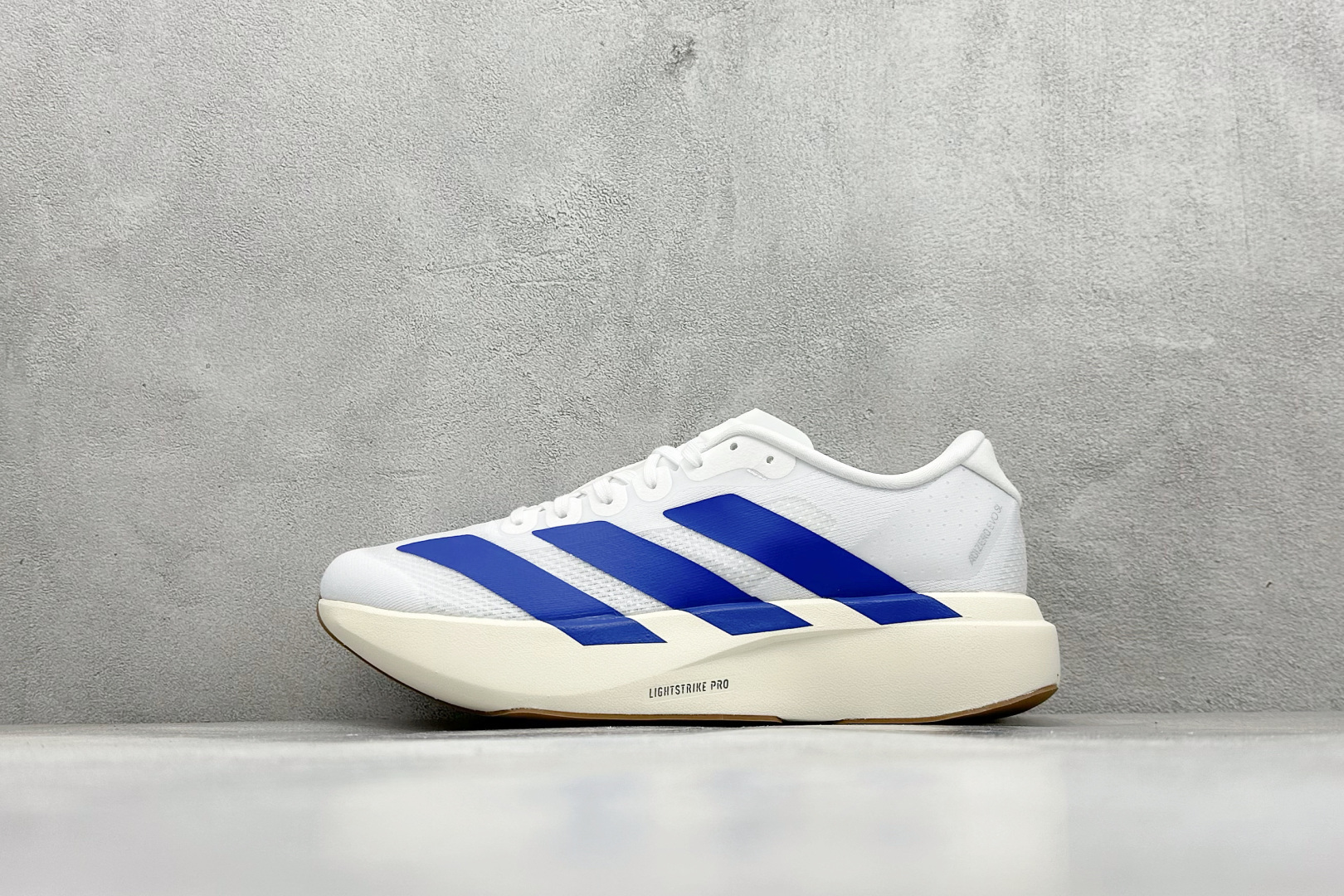 🌾 RS版 Adidas Adizero Evo SL 阿迪超轻透气缓震跑鞋整体外观造型与adiZero