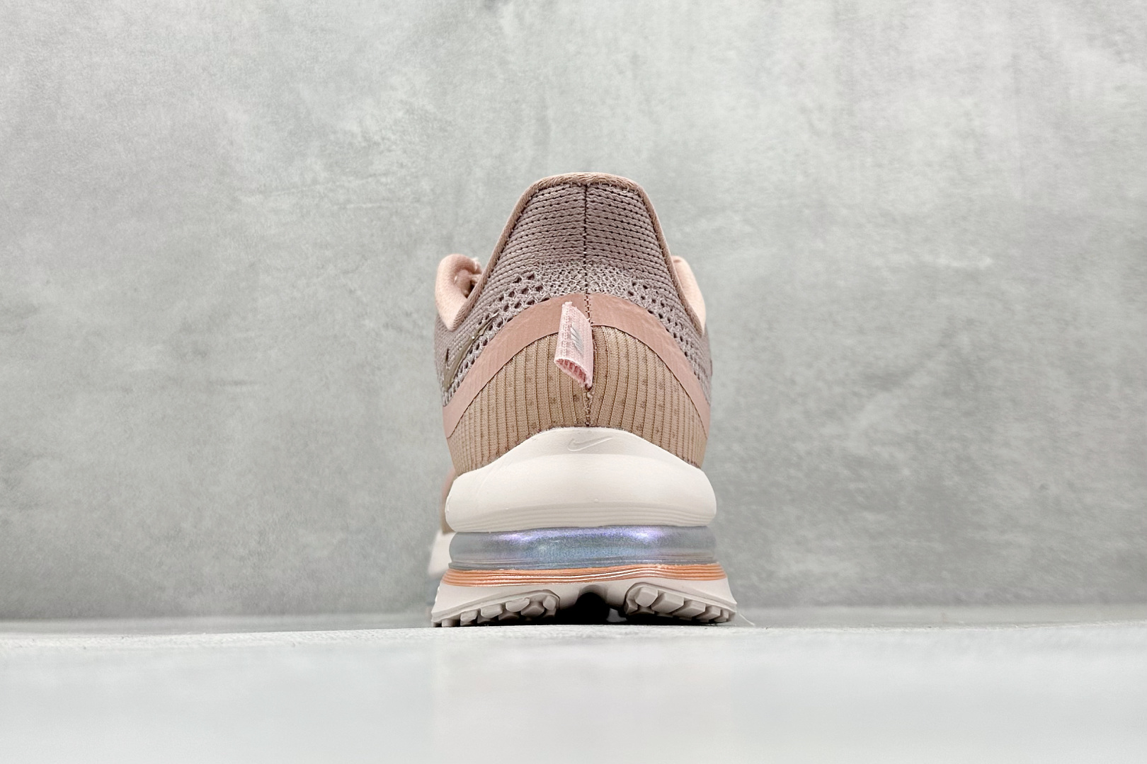 280 Nike Air Zoom Pegasus Premium 网面全掌气垫缓震跑鞋  HQ2593-603