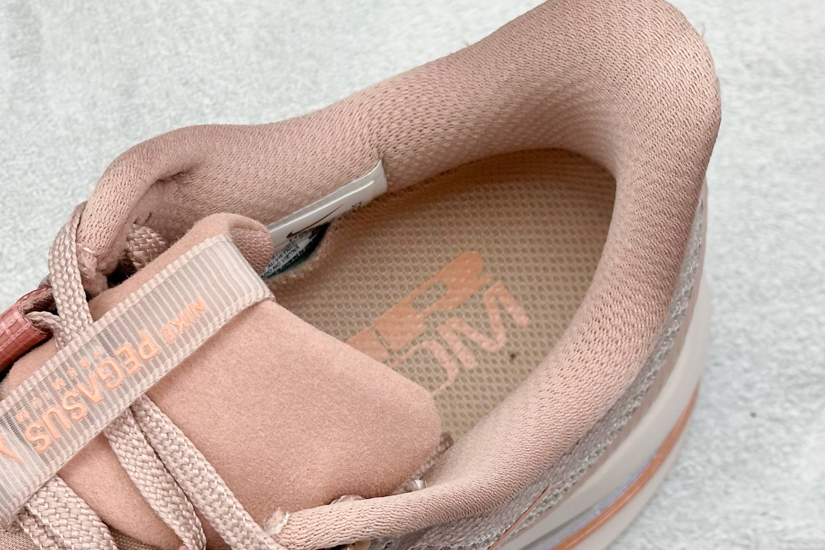 280 Nike Air Zoom Pegasus Premium 网面全掌气垫缓震跑鞋  HQ2593-603