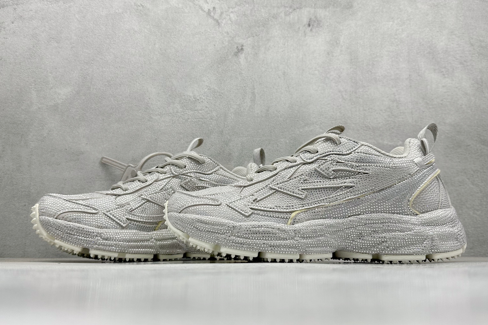 500 S版Off-White C/O VirGil Abloh 人气单品 2024s OW最新款情侣款跑鞋