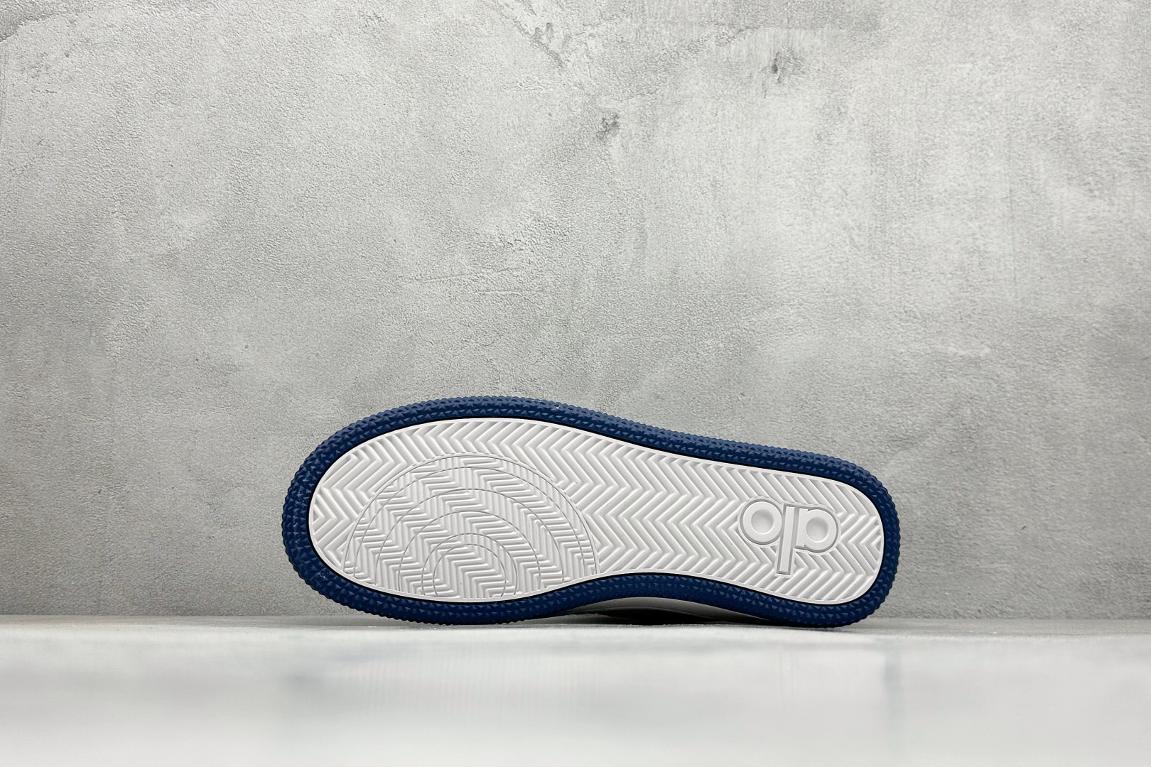 240 Alo Yoga Recovery Mode 人气单品 舒适简约防滑耐磨低帮休闲板鞋