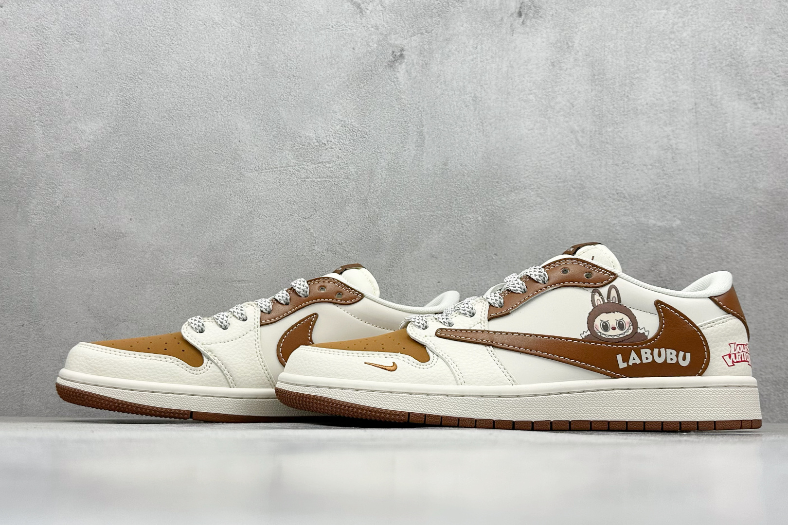 240 Travis Scott x Nike Air Jordan 1 Low x Louis Vuittx LABUBU Air Jordan 1 Low 反转白棕小勾满天星倒钩  HS8068-057