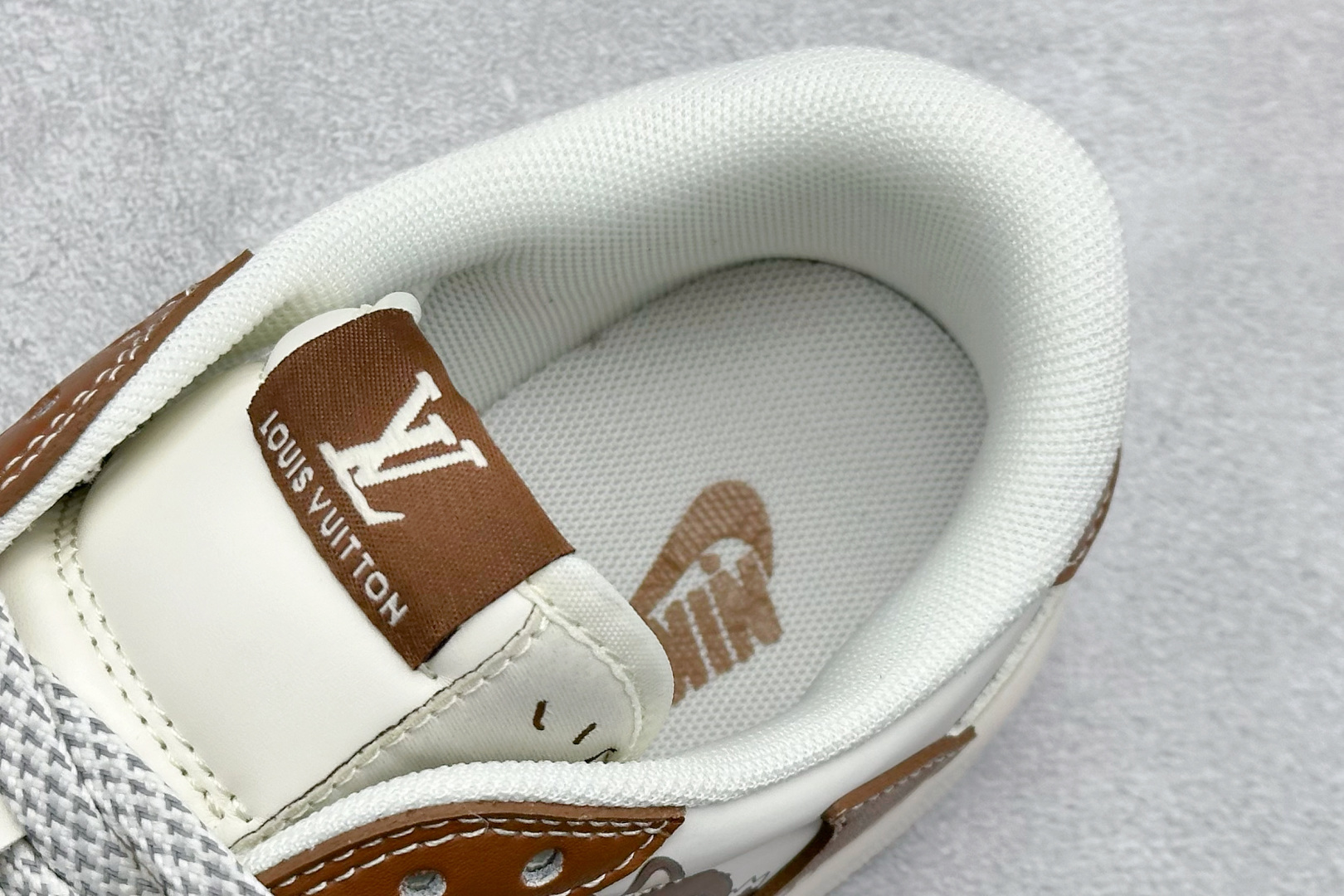 240 Travis Scott x Nike Air Jordan 1 Low x Louis Vuittx LABUBU Air Jordan 1 Low 反转白棕小勾满天星倒钩  HS8068-057