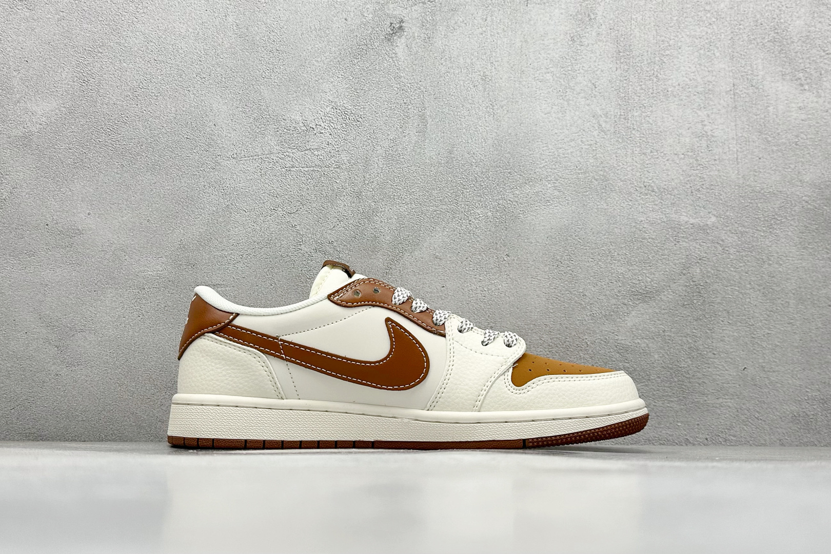 240 Travis Scott x Nike Air Jordan 1 Low x Louis Vuittx LABUBU Air Jordan 1 Low 反转白棕小勾满天星倒钩  HS8068-057
