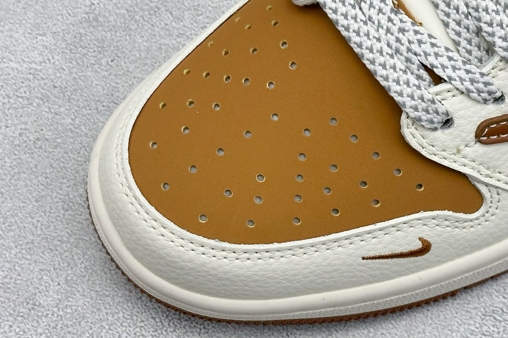 240 Travis Scott x Nike Air Jordan 1 Low x Louis Vuittx LABUBU Air Jordan 1 Low 反转白棕小勾满天星倒钩  HS8068-057