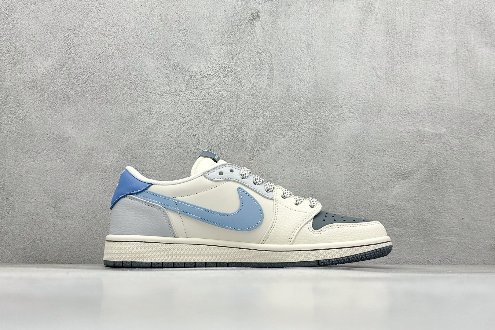 240 Travis Scott x Nike Air Jordan 1 Low x Louis Vuittx LABUBU Air Jordan 1 Low 反转白灰蓝小勾满天星倒钩 HS8068-058