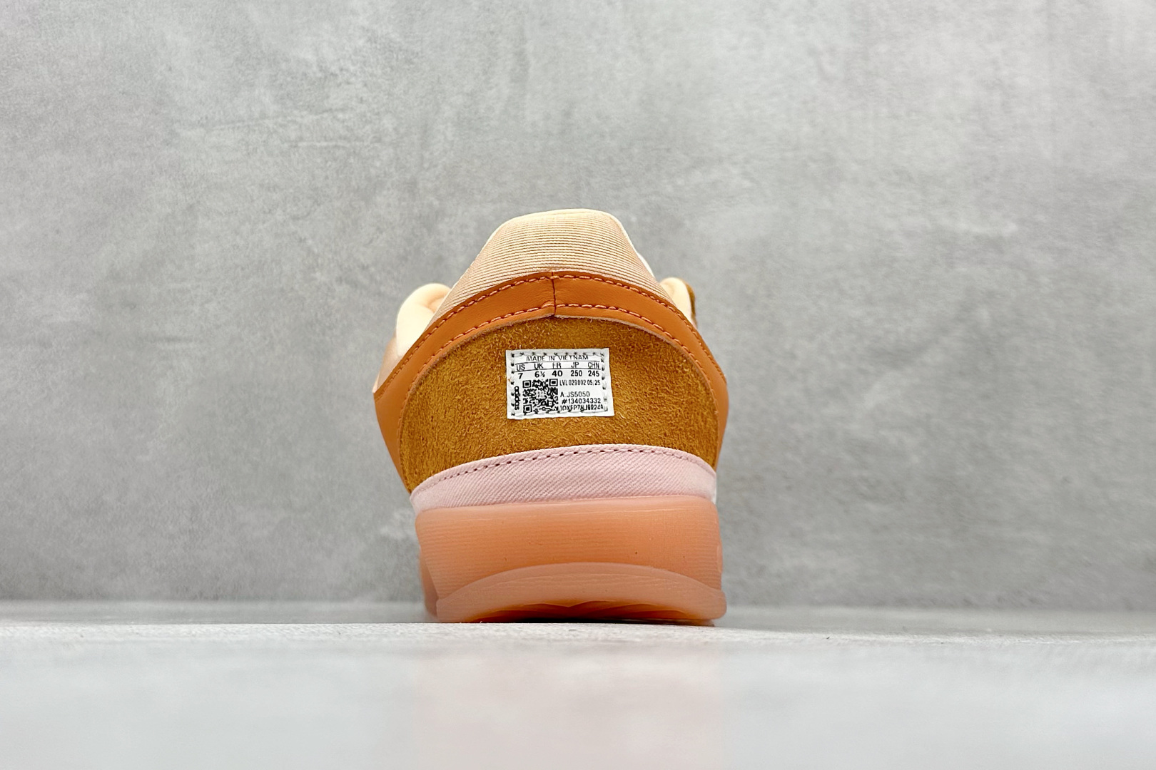 200 坏痞兔Bad Bunny x AD Gazelle Indoor Trainers 联名羚羊内训系列低帮复古百搭休闲运动德训风板鞋  JS5050