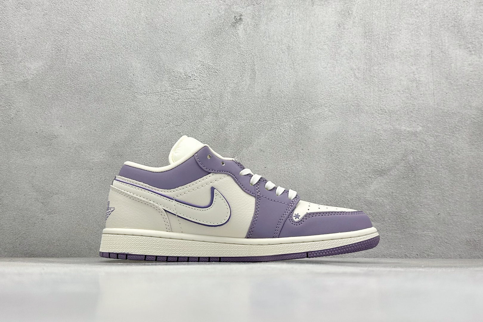 280 XC版Air Jordan 1 Retro Low x LABUBU 米紫拉布布  QR2025-005