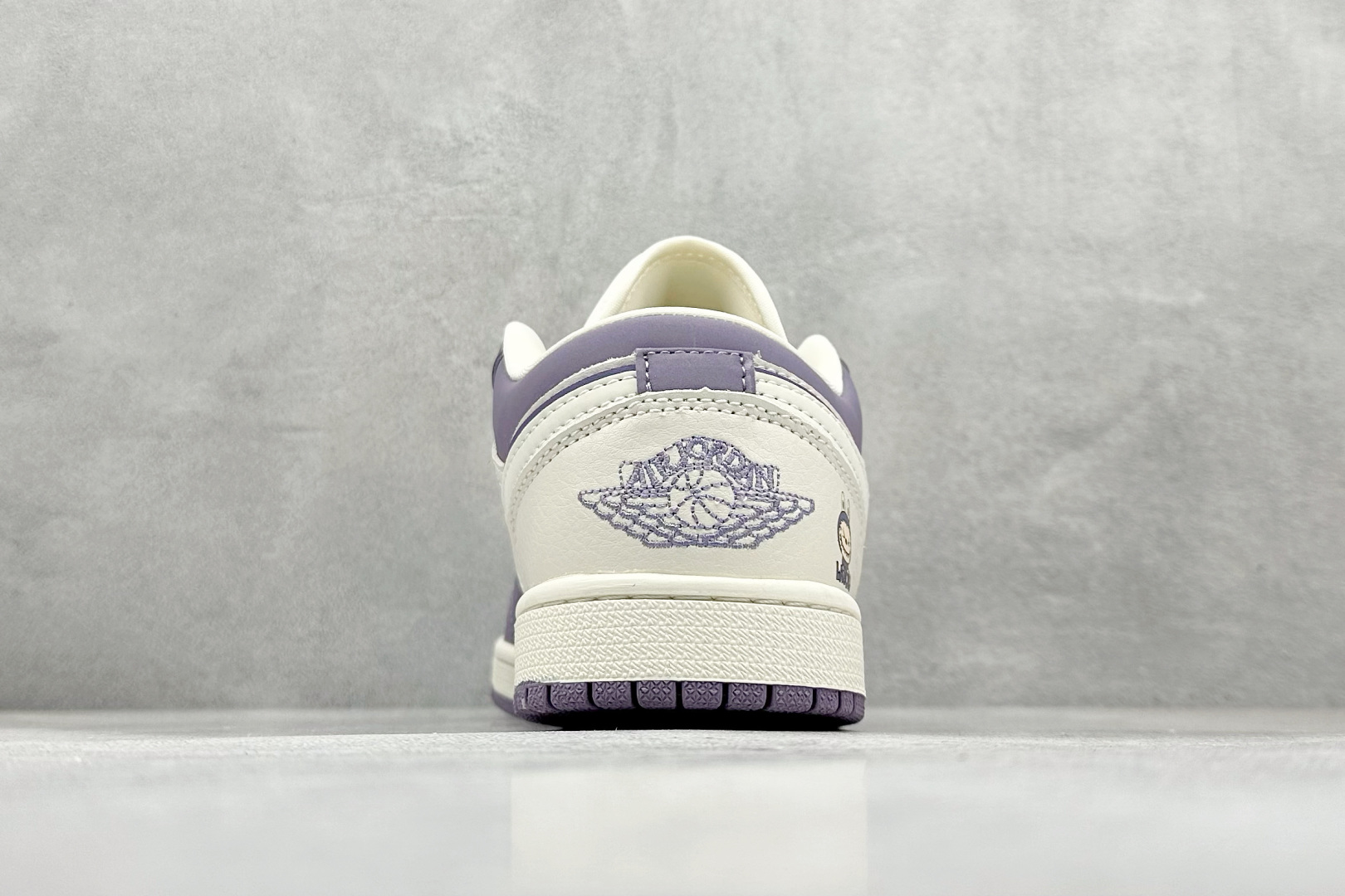 280 XC版Air Jordan 1 Retro Low x LABUBU 米紫拉布布  QR2025-005