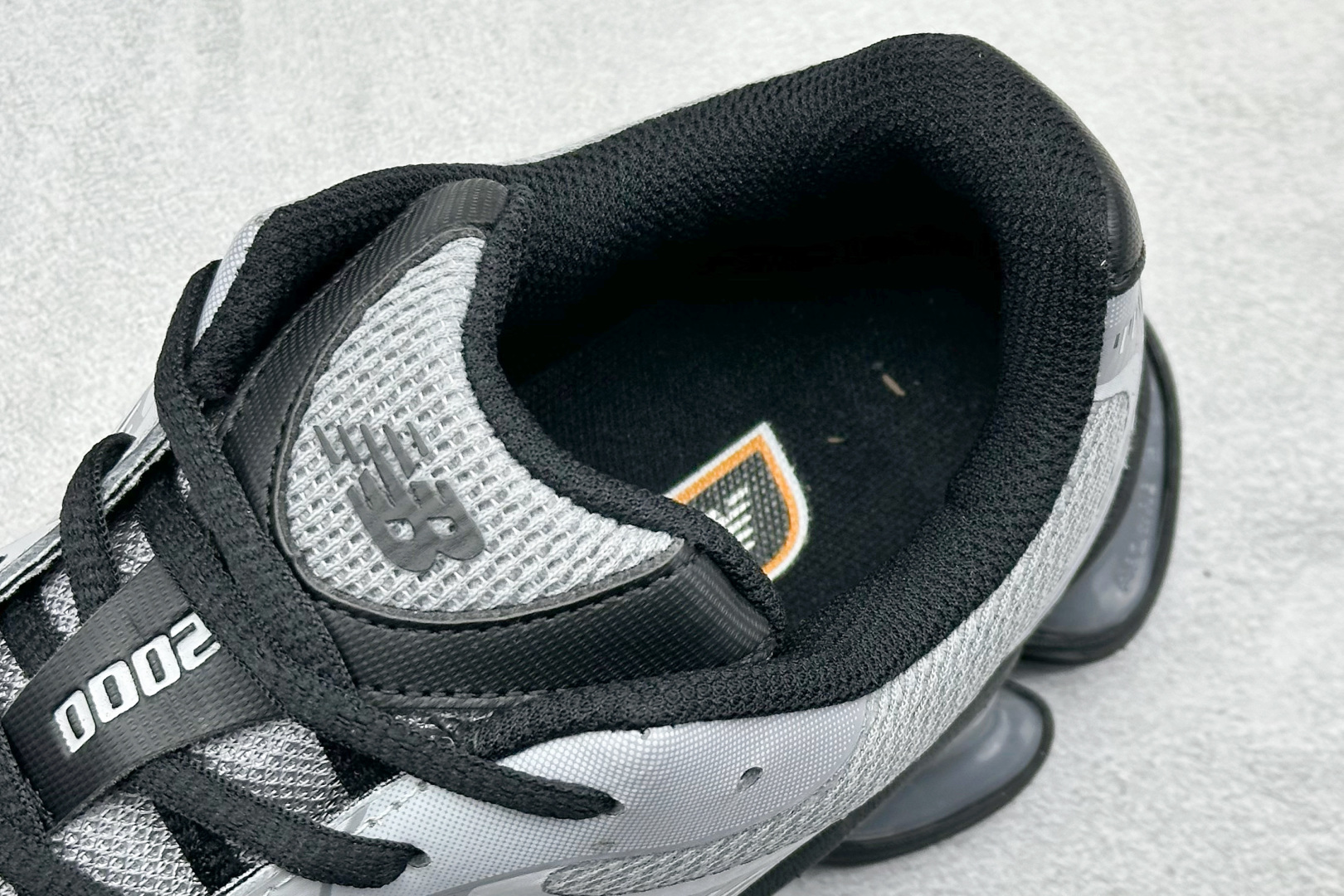 210 New Balance 新百伦 M2000系列 时尚百搭 织物人造革猪皮 网面休闲鞋 U20006OU