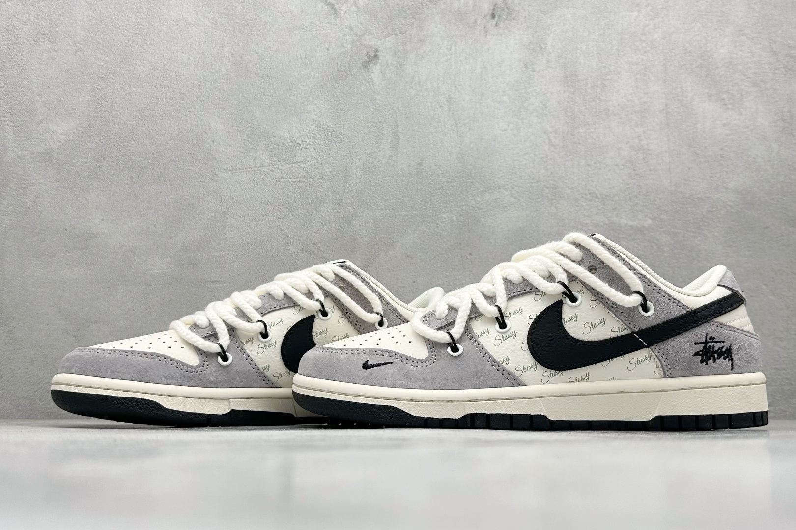 福利特价 放店私
Nike SB Dunk Low 斯图西联名 高端定制 低帮休闲板鞋 
定制鞋盒 大厂