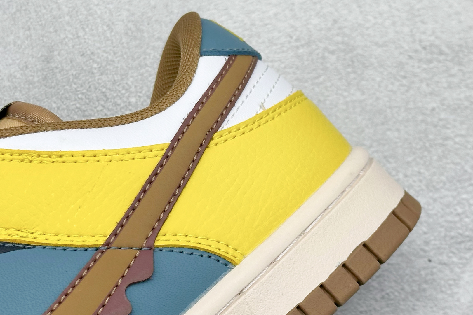 福利特价 放店私
Nk SB Dunk Low Pro 联名周年高端定制 低帮休闲板鞋
#定制鞋盒 大厂