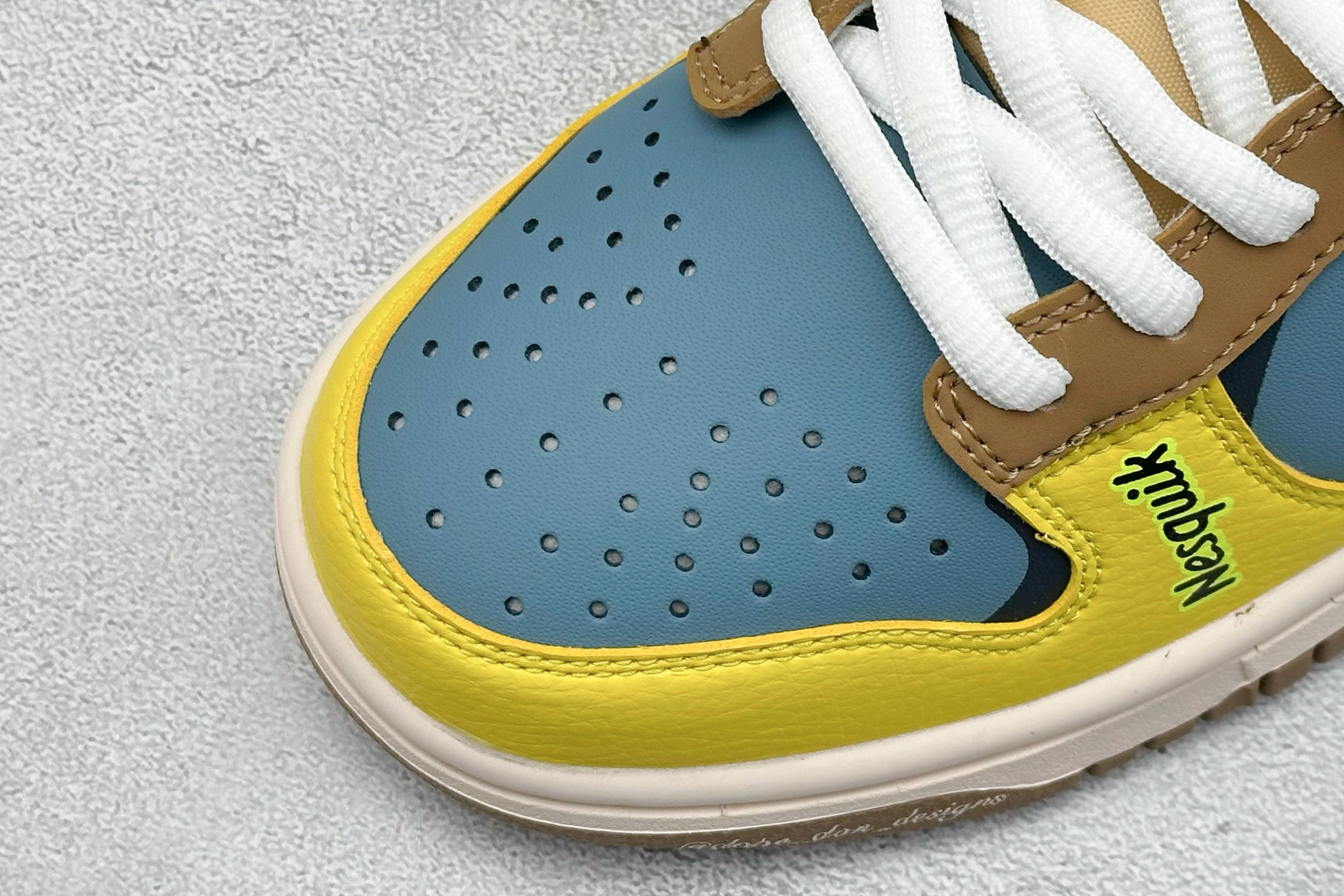 福利特价 放店私
Nk SB Dunk Low Pro 联名周年高端定制 低帮休闲板鞋
#定制鞋盒 大厂