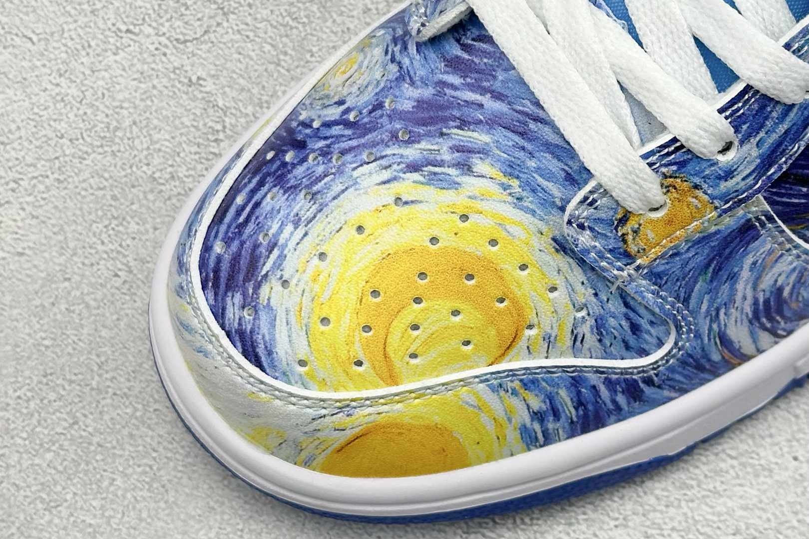 福利特价 放店私
Nk SB Dunk Low Pro 联名周年高端定制 低帮休闲板鞋
#定制鞋盒 大厂