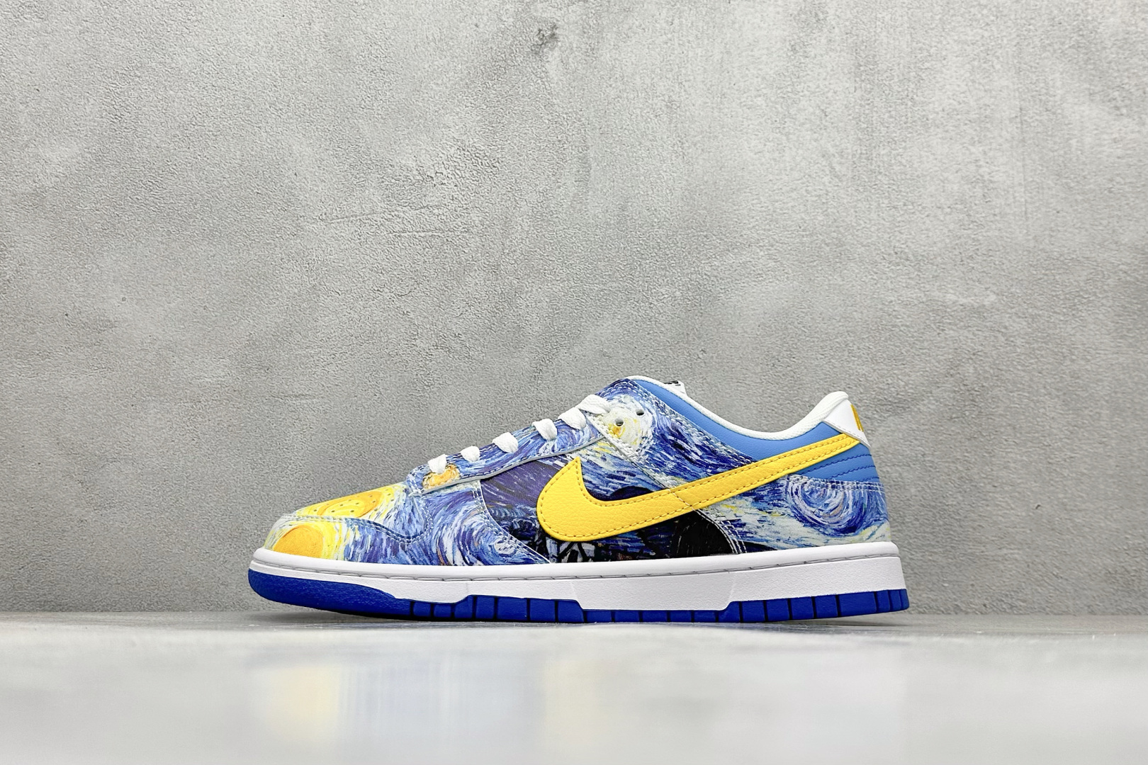 福利特价 放店私
Nk SB Dunk Low Pro 联名周年高端定制 低帮休闲板鞋
#定制鞋盒 大厂