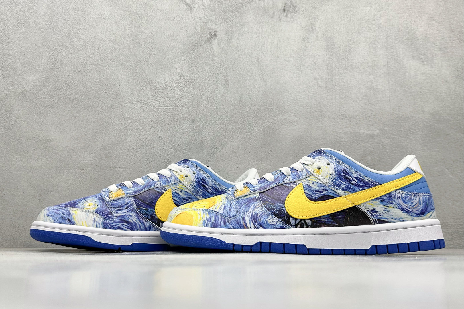 福利特价 放店私
Nk SB Dunk Low Pro 联名周年高端定制 低帮休闲板鞋
#定制鞋盒 大厂