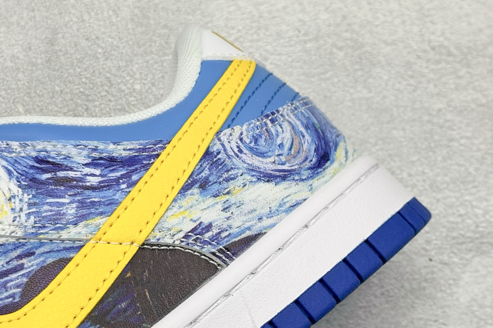 福利特价 放店私
Nk SB Dunk Low Pro 联名周年高端定制 低帮休闲板鞋
#定制鞋盒 大厂